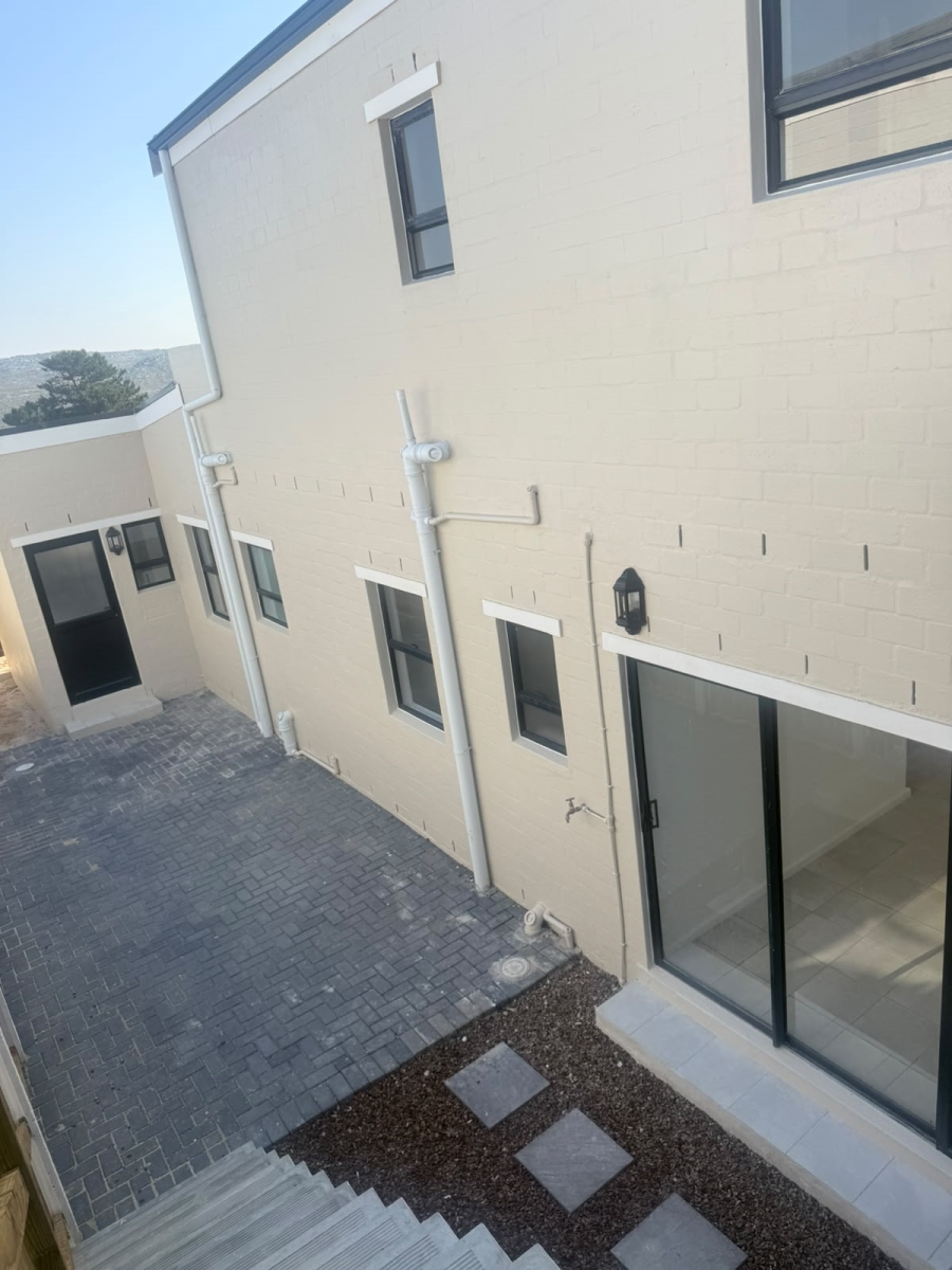 To Let 3 Bedroom Property for Rent in Kommetjie Western Cape